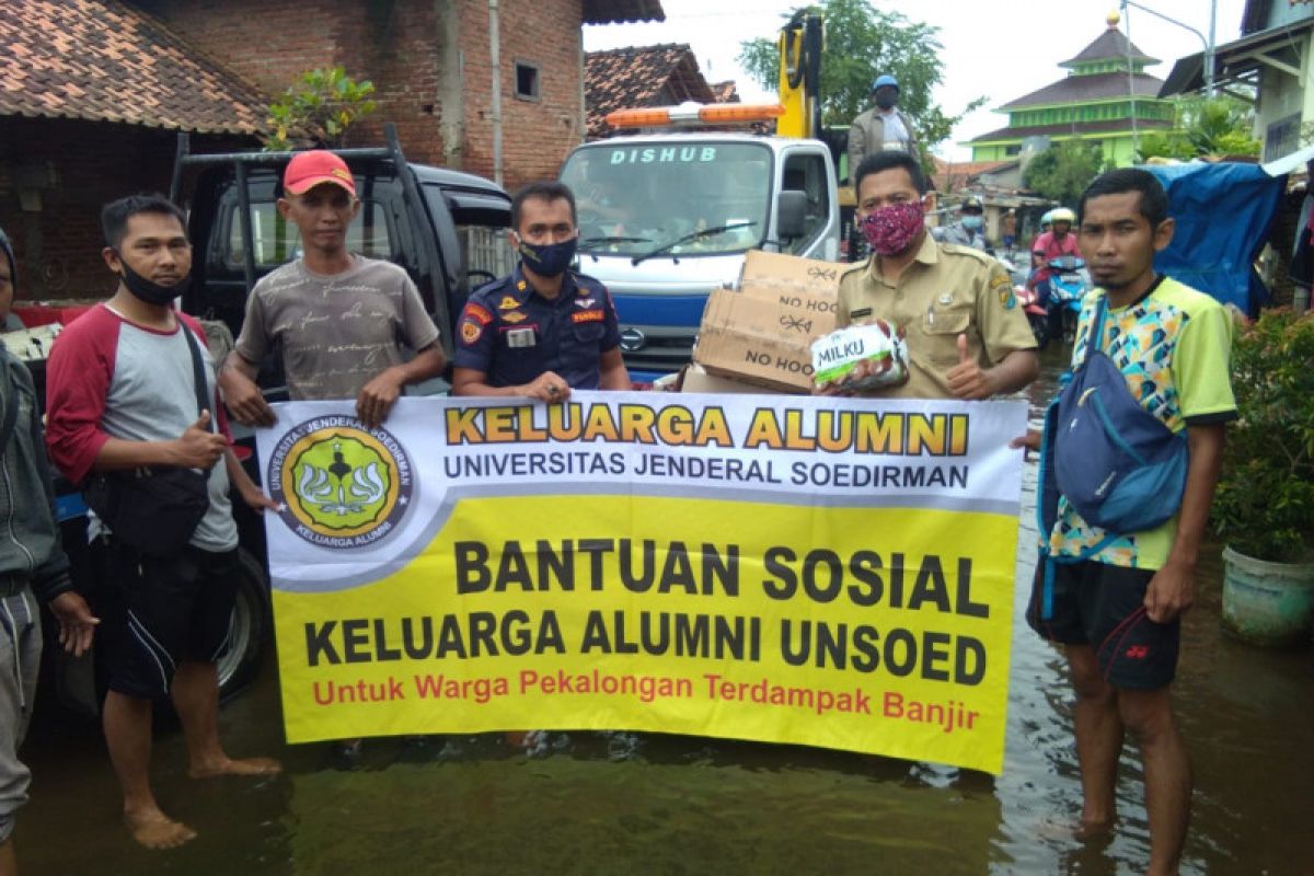 KA Unsoed salurkan bantuan untuk korban banjir Pekalongan