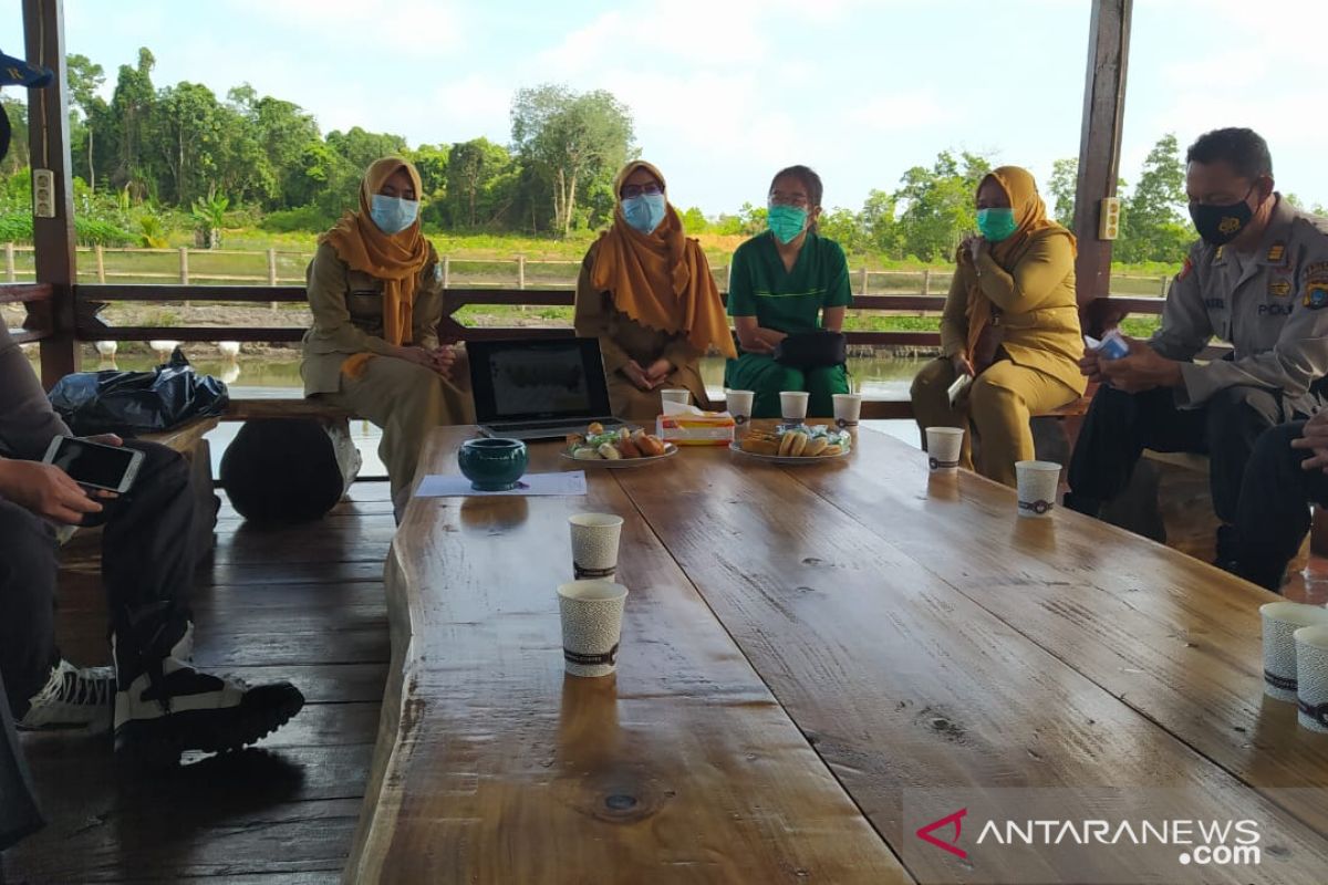 Polres Bangka Barat bantu sosialisasi program vaksinasi COVID-19