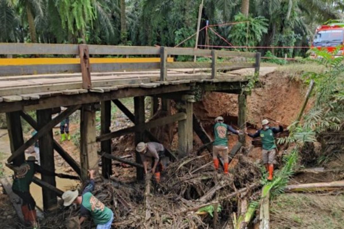 Jembatan Desa Hayup - Desa Halong dibuat permanen