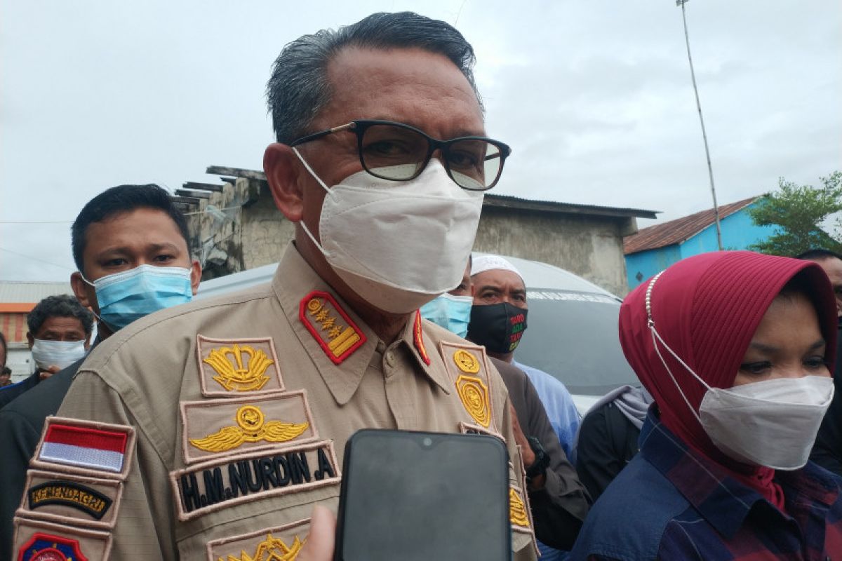 Sulsel serahkan 1.000 tanaman mangrove untuk cegah abrasi di Takalar