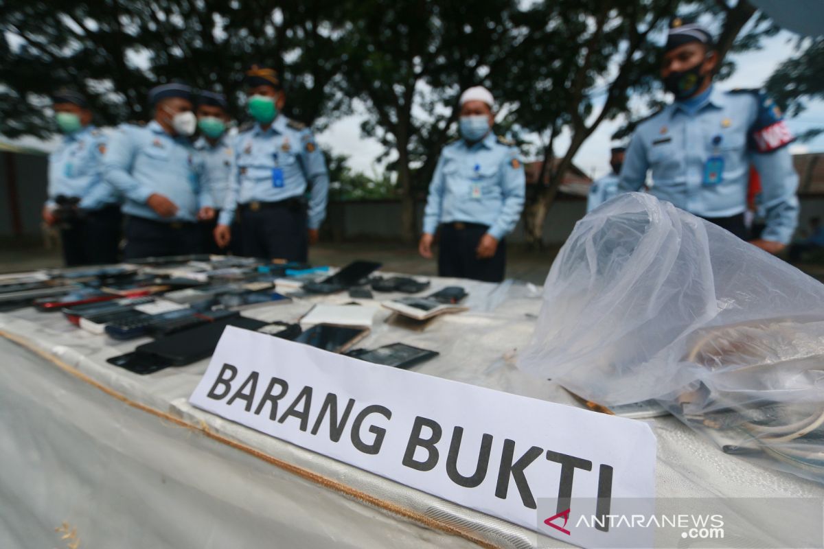 Kemenkumham Gorontalo memusnahkan ratusan barang sitaan Lapas