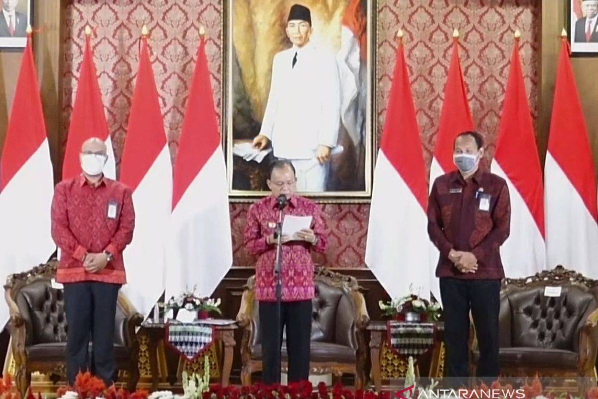 Gubernur Bali resmikan  kain tenun endeki wajib digunakan setiap Selasa