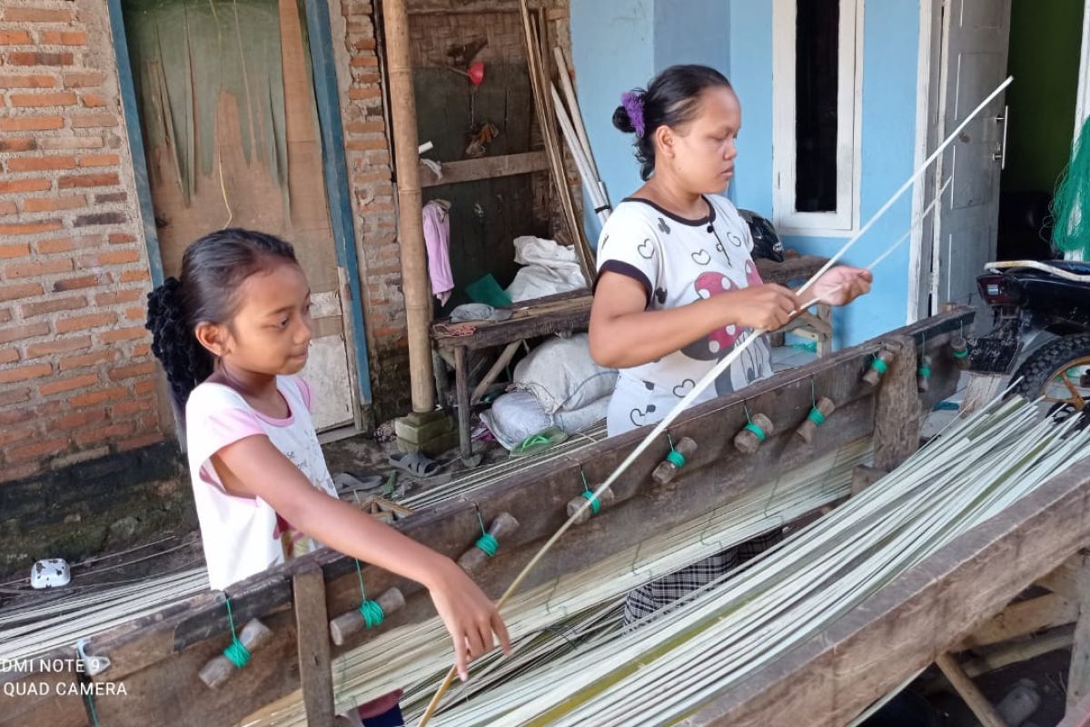 Perajin krey sawit di Lebak mampu atasi kemiskinan dan pengangguran