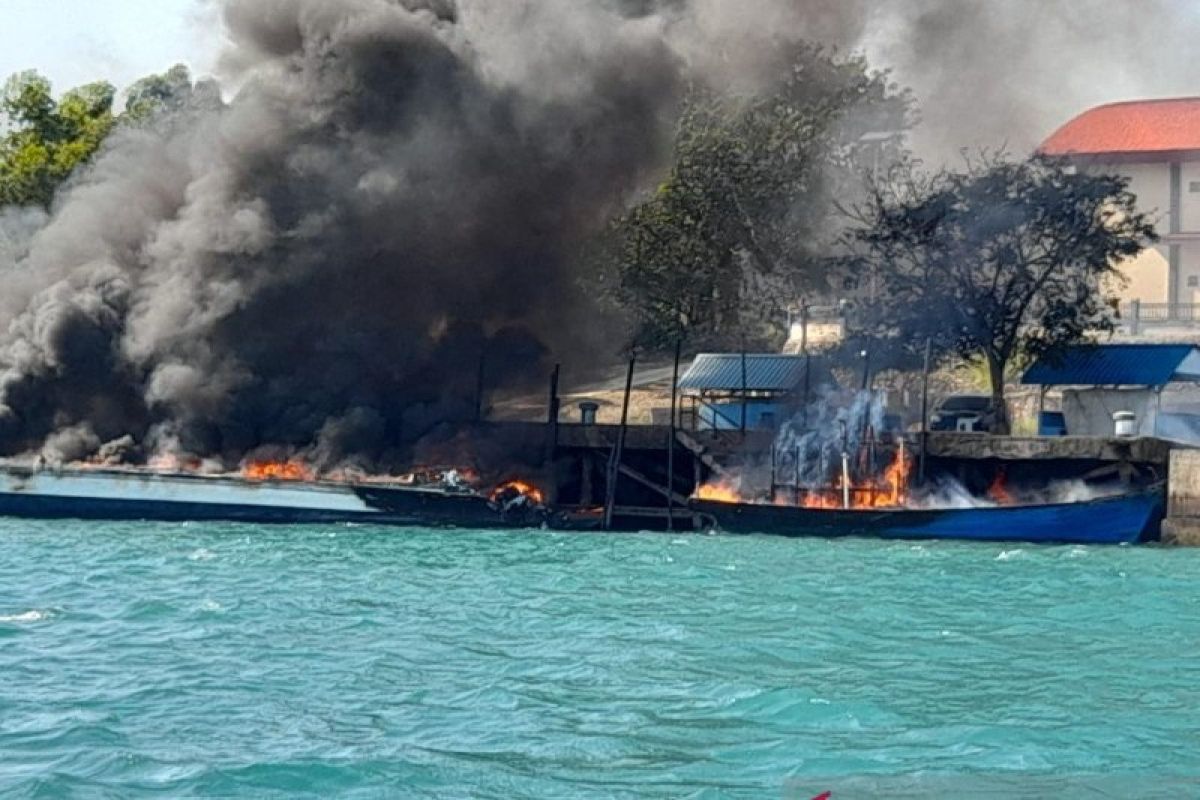 4 kapal terbakar di dermaga Bea Cukai Batam