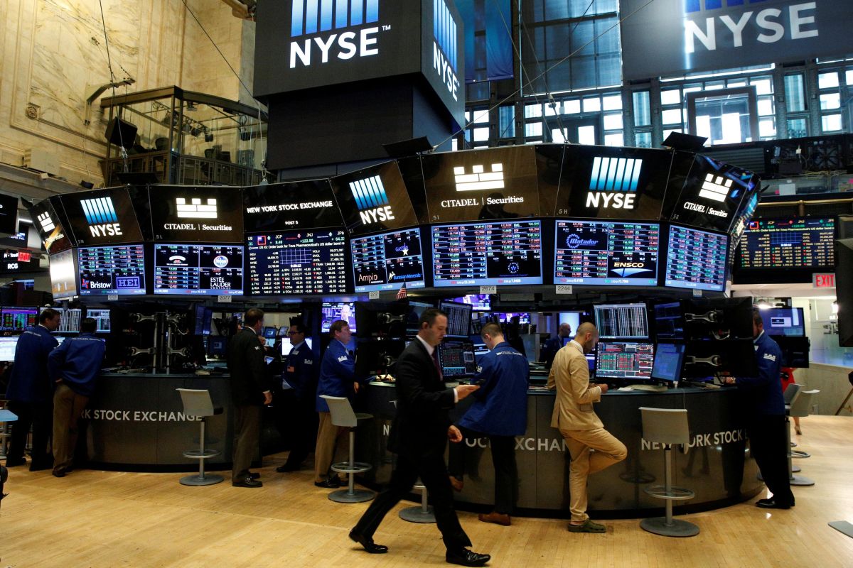 Wall Street ditutup bervariasi, Nasdaq ditutup jatuh hampir 68 poin