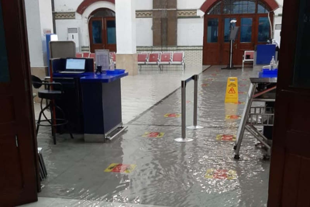 Stasiun Tawang Semarang Jateng kembali dilanda banjir