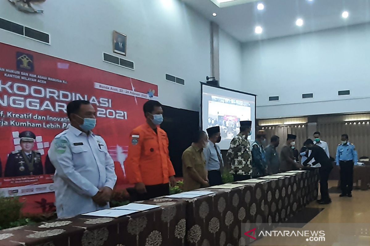 Kemenkumham Aceh berikan penghargaan kepada sembilan pemerintah daerah