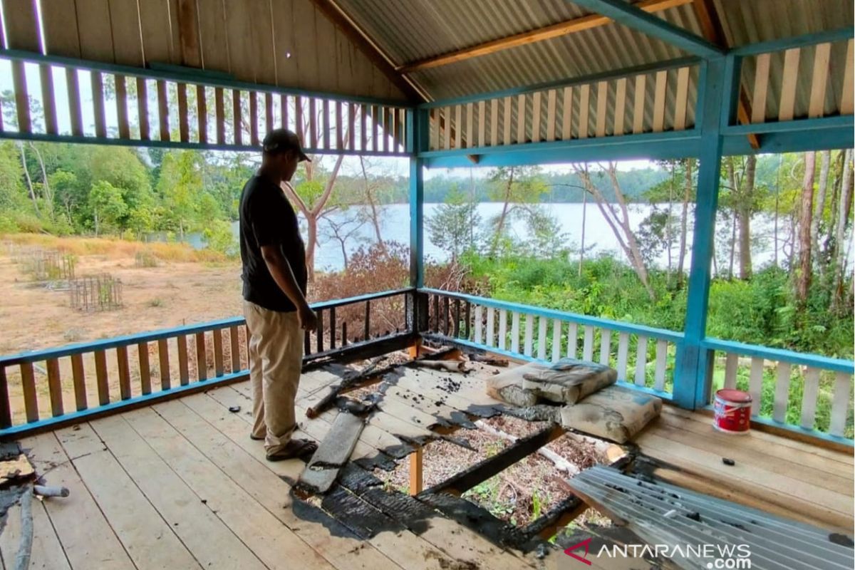 Mushalla tempat wisata di Aceh Jaya dibakar OTK