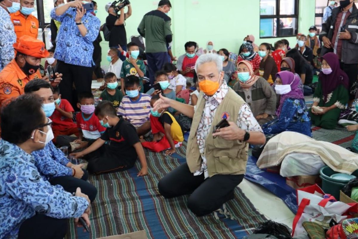 Mengantisipasi klaster baru di tengah kondisi banjir