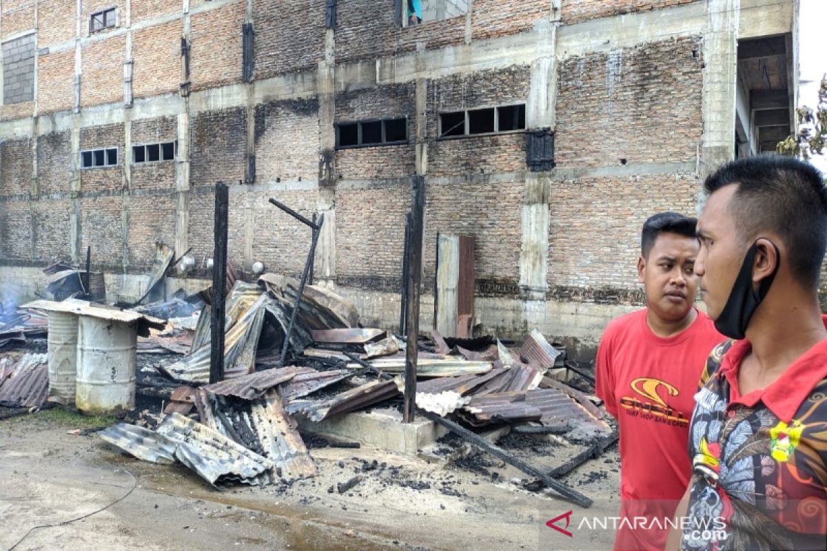 Sebuah rumah di Sampit ludes terbakar