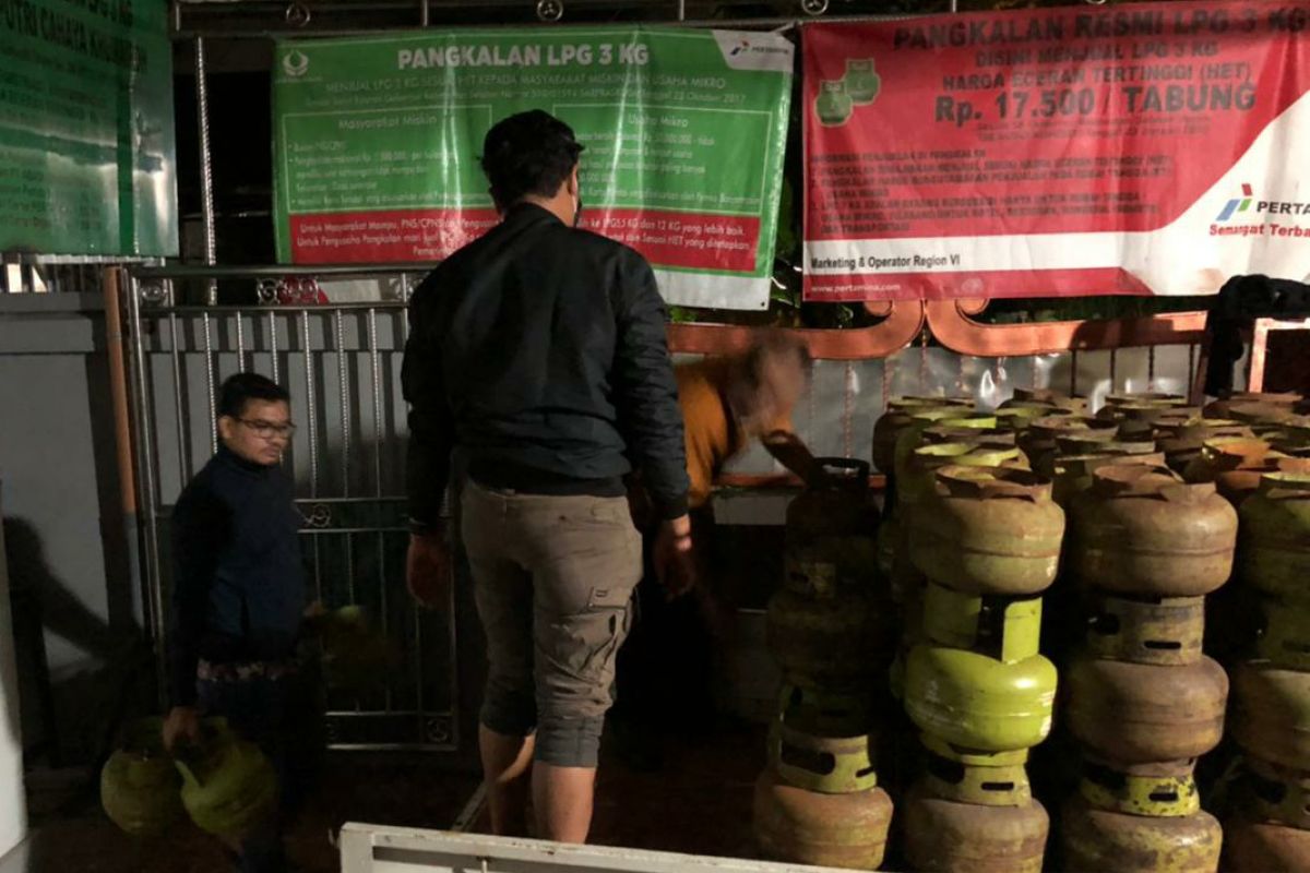 Satgas Pangan Polda Kalsel tindak pangkalan nakal saat gejolak elpiji