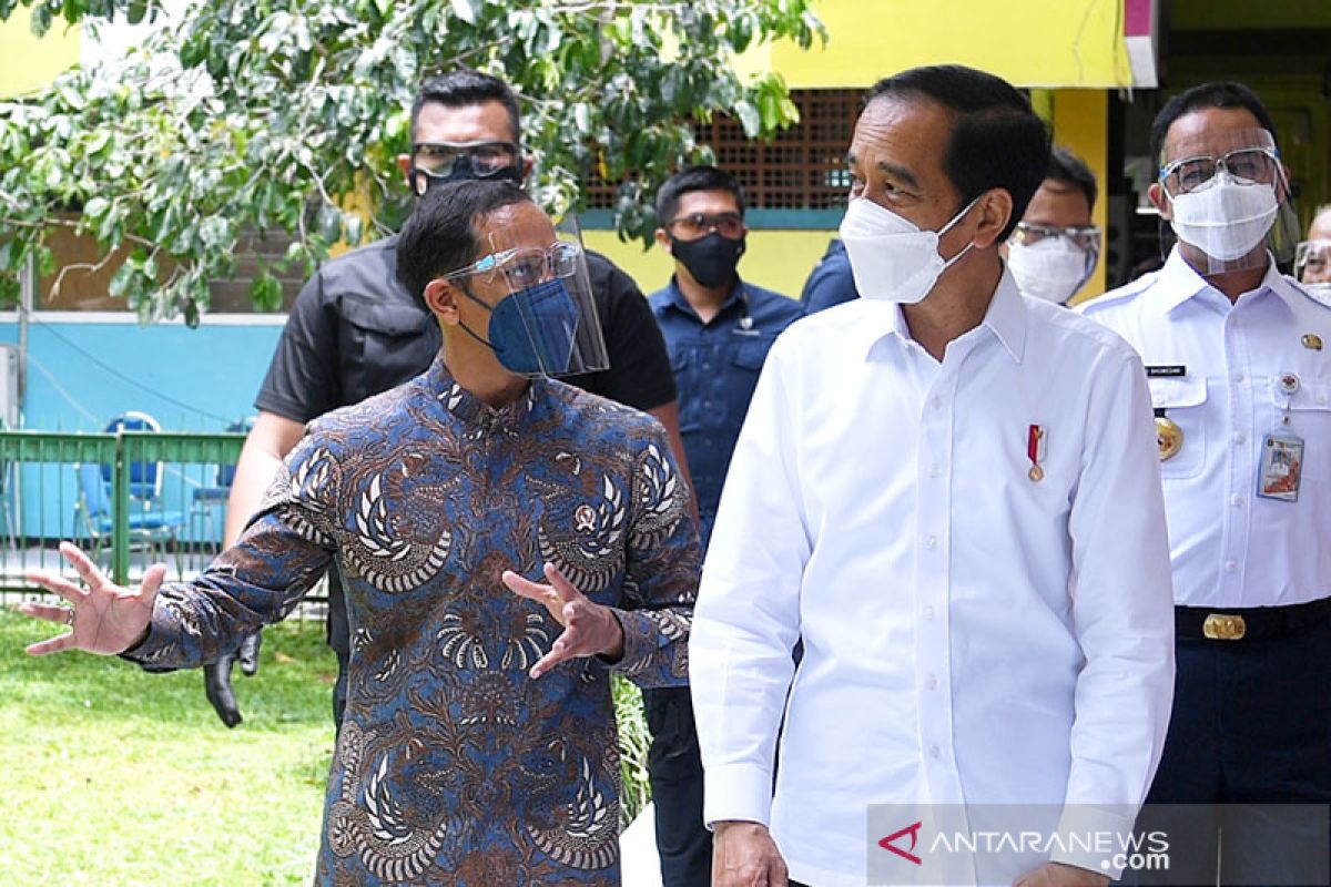 Jokowi berharap pendidikan tatap muka bisa dilakukan semester II