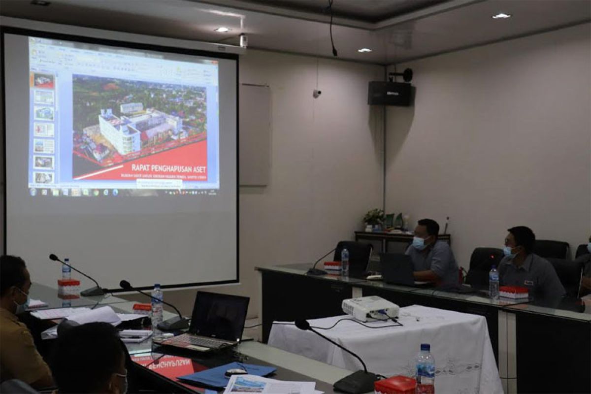 Gedung   poliklinik   RSUD Muara Teweh dibongkar