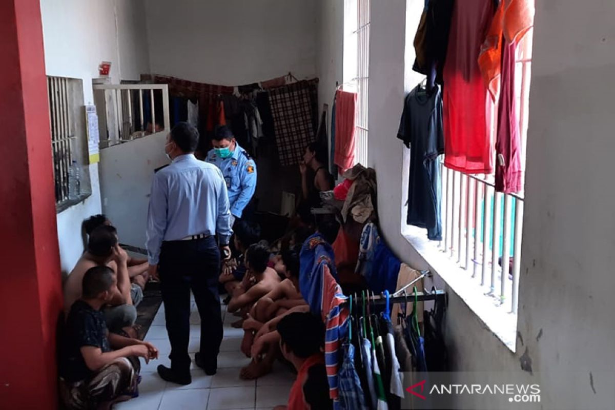 Waduh, Lapas Pekanbaru ungkap seorang napi kendalikan narkoba dari penjara