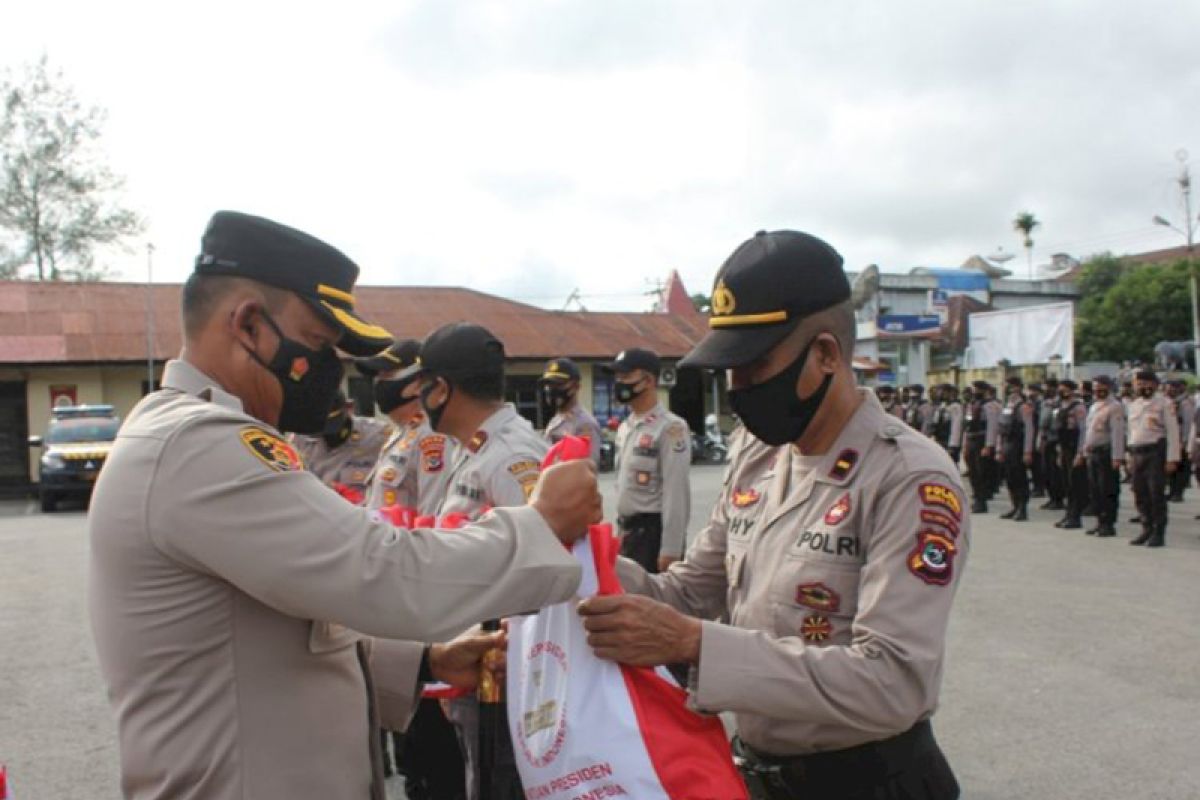 Polisi mulai salurkan bantuan sembako presiden untuk warga Sumba