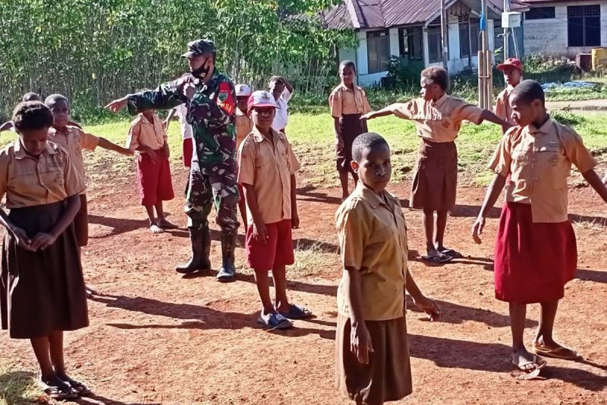 Indonesian soldiers deserve accolades for community services in Papua