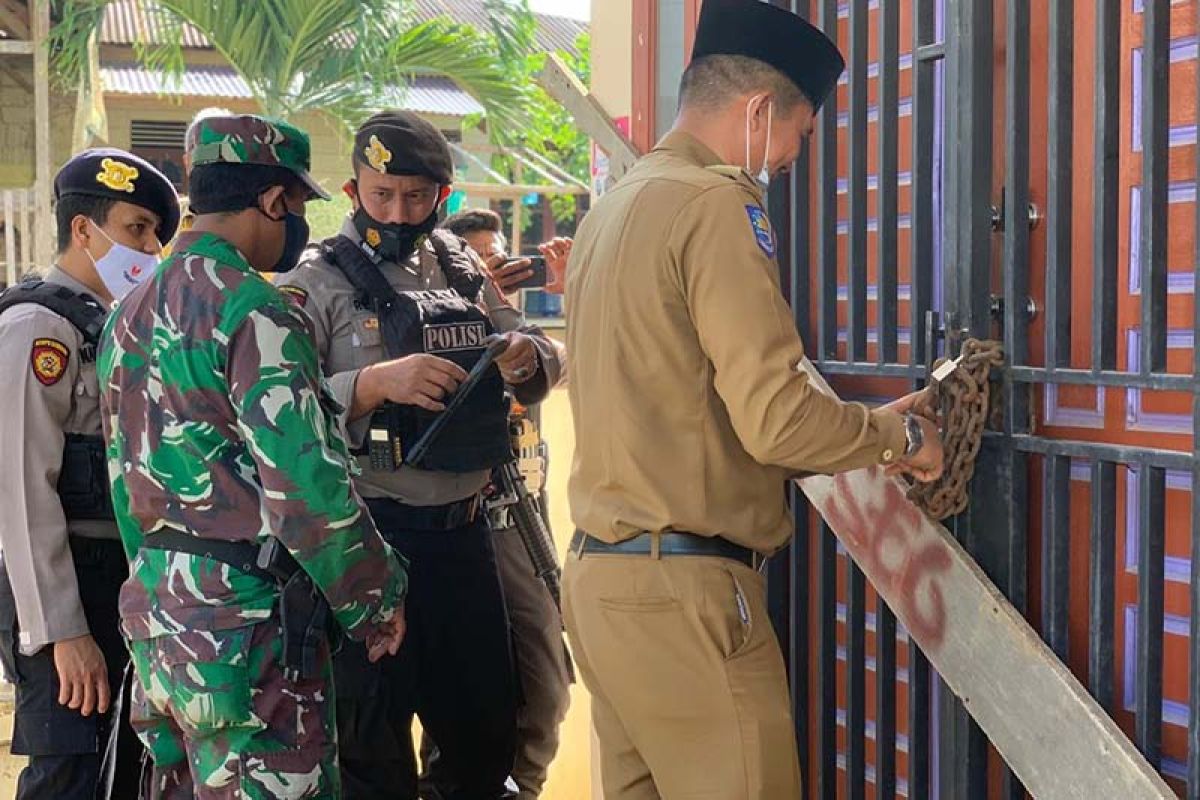 Segel kantor desa akhirnya dibuka