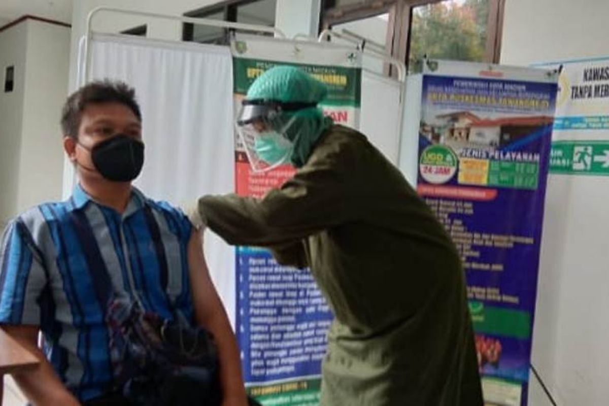 Puluhan wartawan Kota Madiun jalani vaksinasi COVID-19