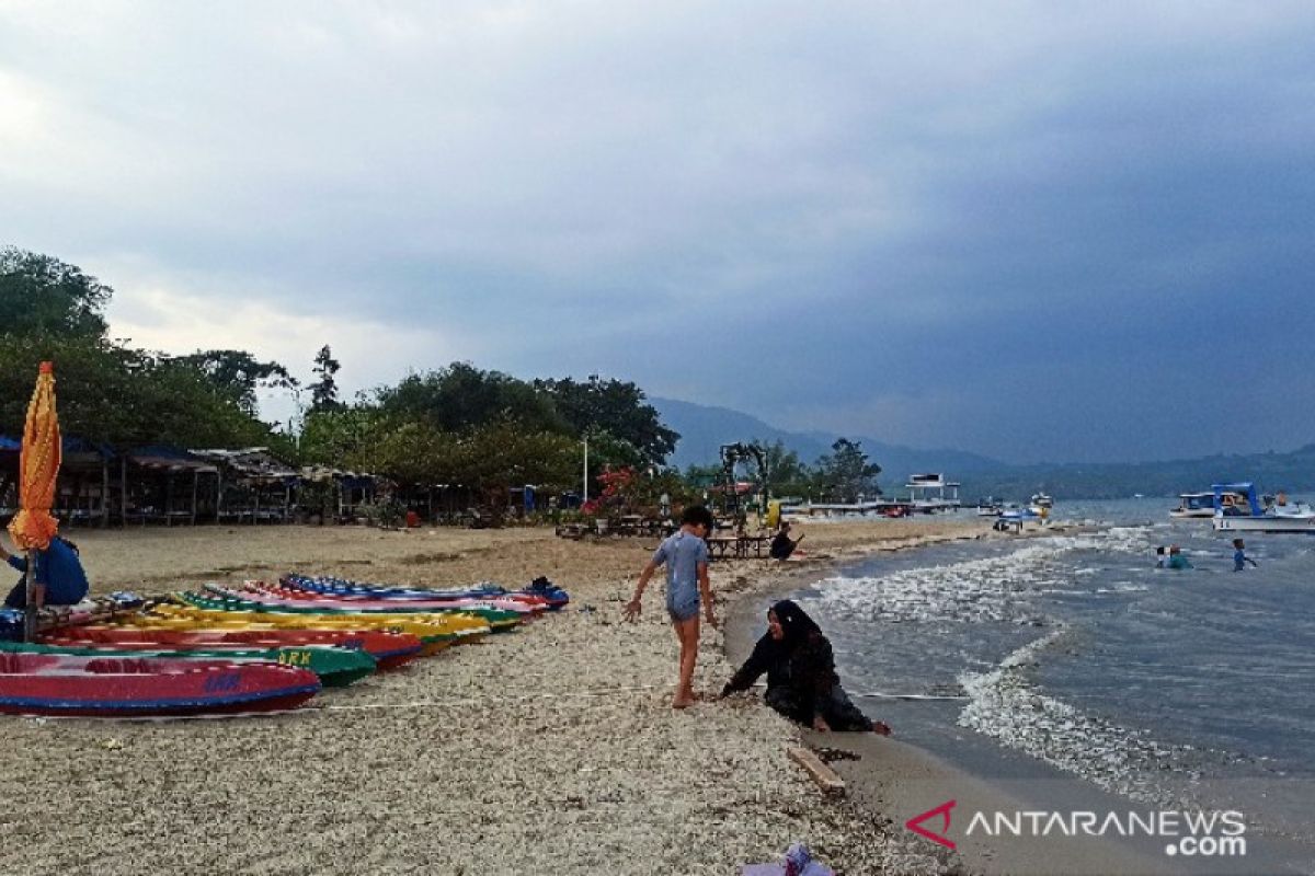 Pantai Lumban Bulbul tawarkan keindahan pasir putih bagi wisatawan