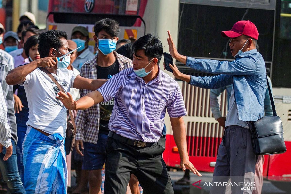 AS blokir kementerian pertahanan Myanmar, bisnis militer untuk berdagang