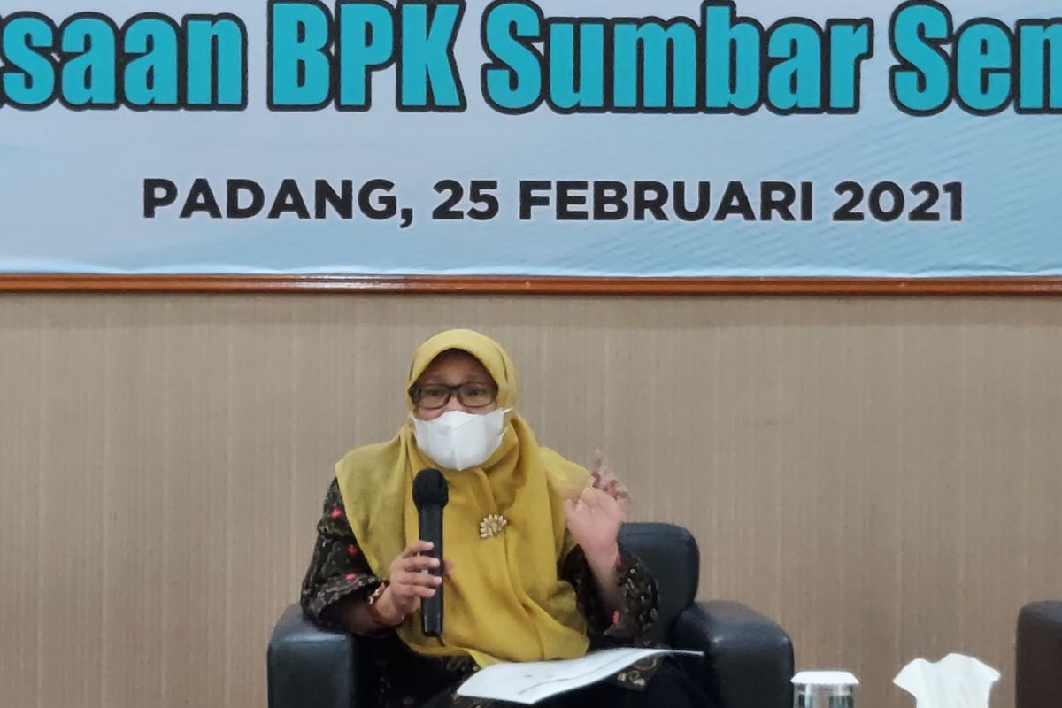 BPK Sumbar ungkap terjadinya  penggelembungan hand sanitizer Rp4,9 miliar di BPBD