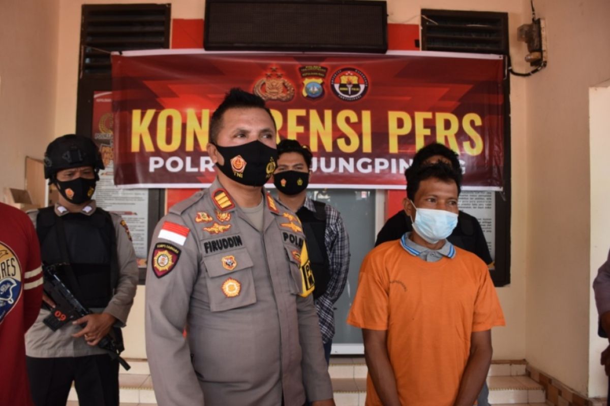 Gegara puntung rokok seorang pria  menginap di kantor polisi