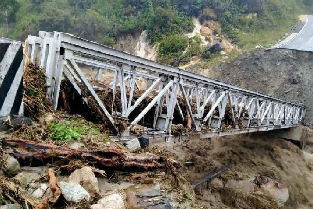 BPJN-Wamena team examines condition of Transpapua highway's roads