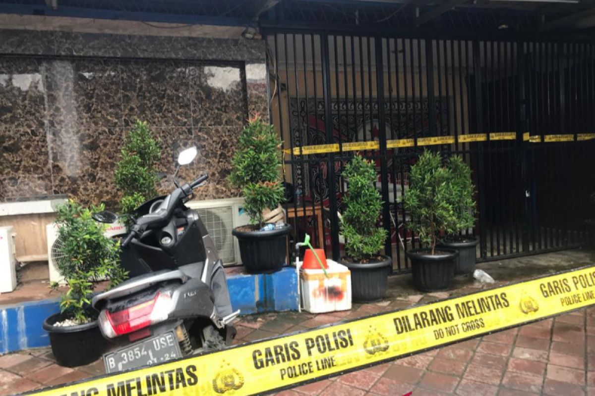 Aparat keamanan jaga ketat Kafe RM Cengkareng Jakarta Barat