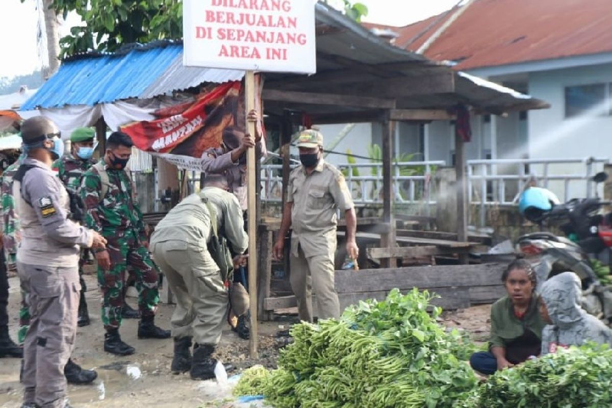 Pemkot Jayapura kembali tertibkan pedagang di pasar Youtefa Abepura