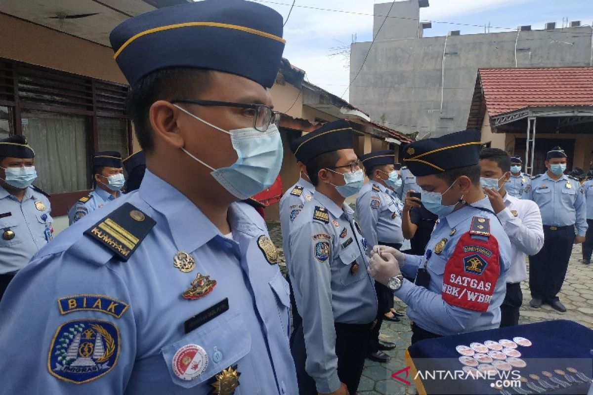 Kantor Imigrasi Sampit berkomitmen cegah gratifikasi dan percaloan