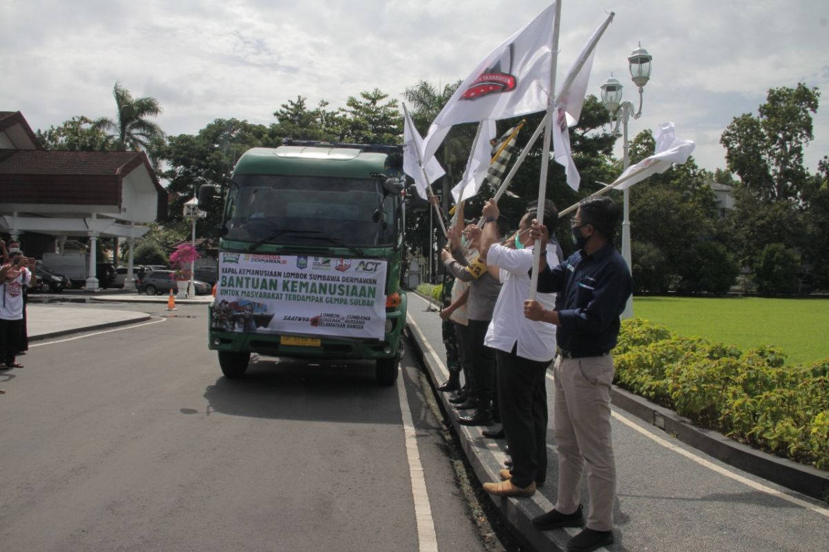 Gubernur NTB lepas keberangkatan kapal kemanusiaan ke Sulawesi Barat dan Kalsel