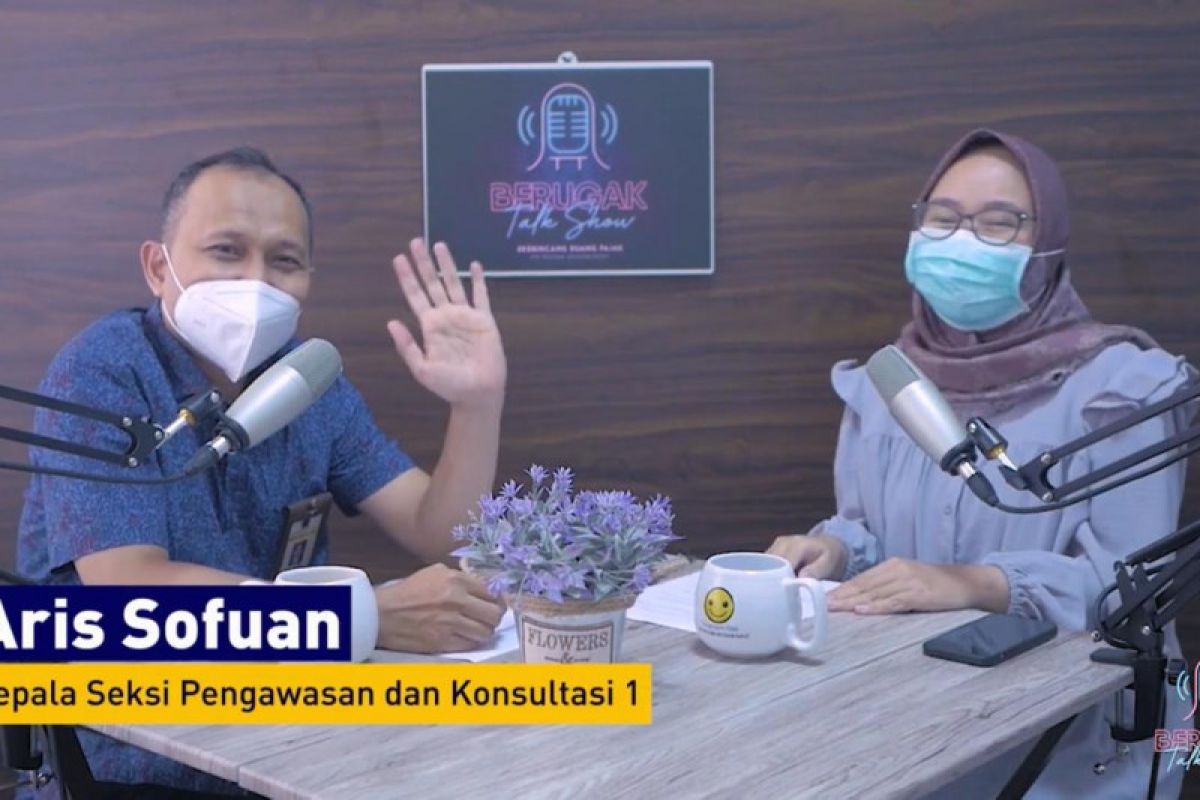 KPP Mataram Barat mengedukasi milenial tentang pajak menggunakan metode "podcast"