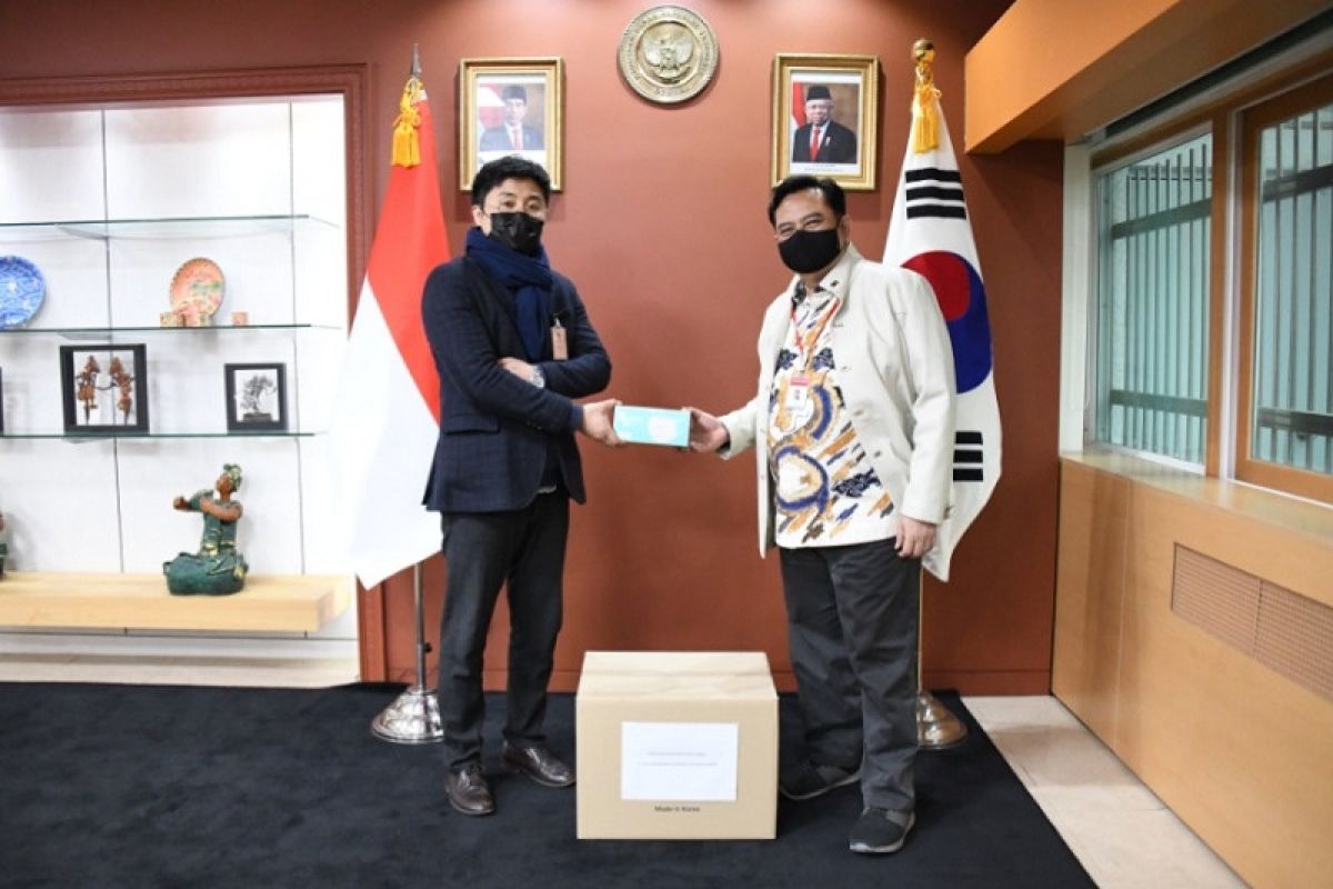 UMKM Korea Selatan berikan bantuan masker untuk WNI