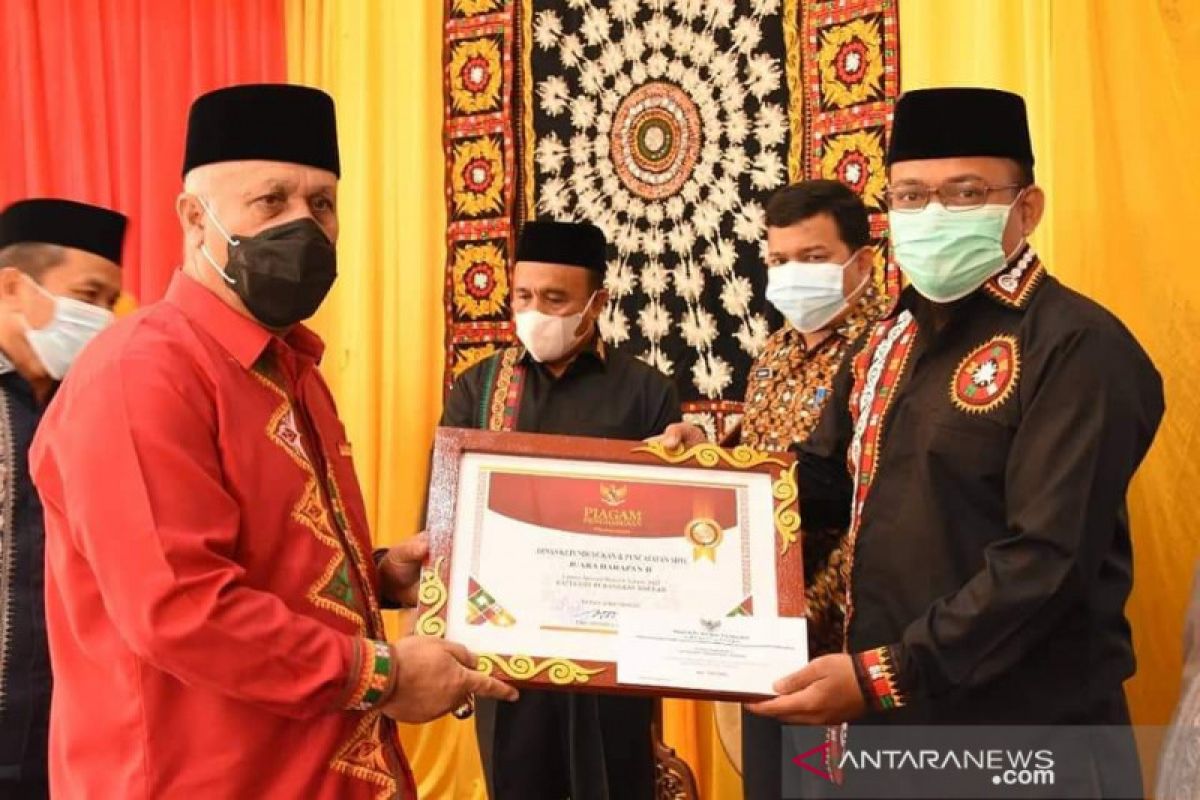 Mantap, pengantin baru di Aceh Tengah langsung dapat KTP dan KK baru