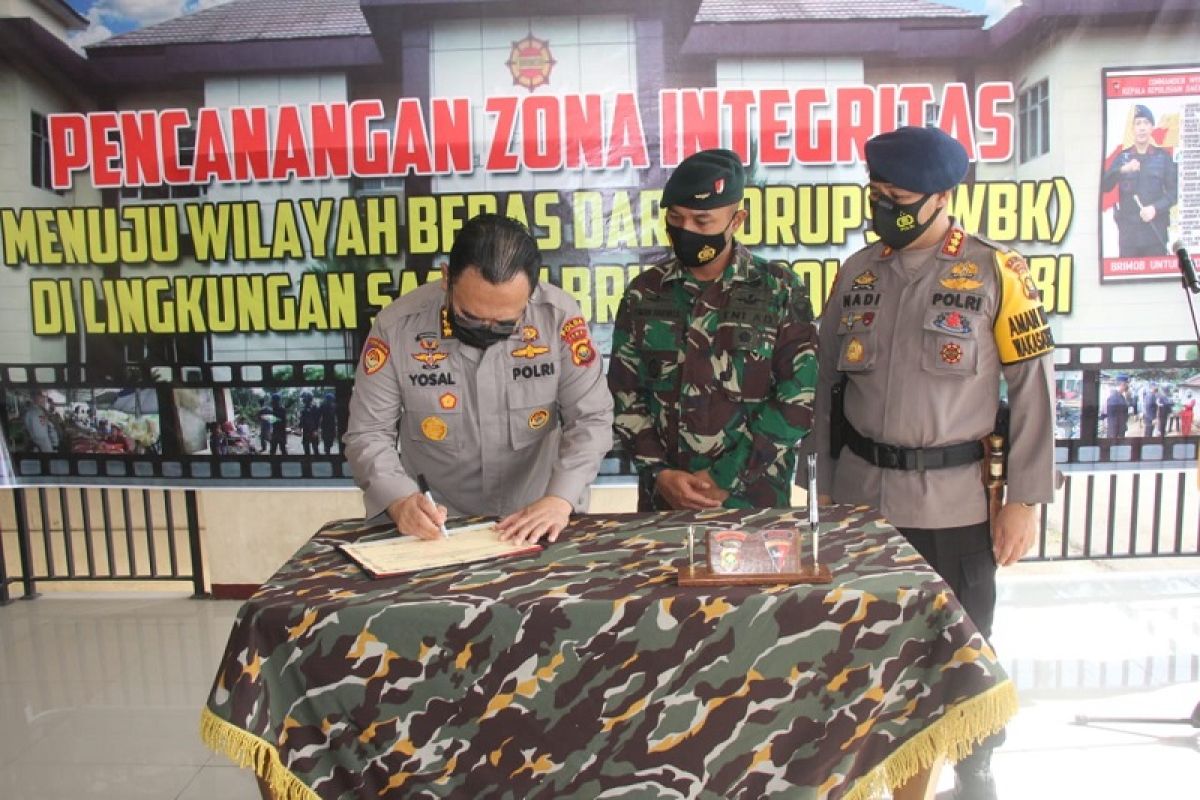 Dansat Brimob Polda Jambi pimpin pencanangan zona bebas korupsi