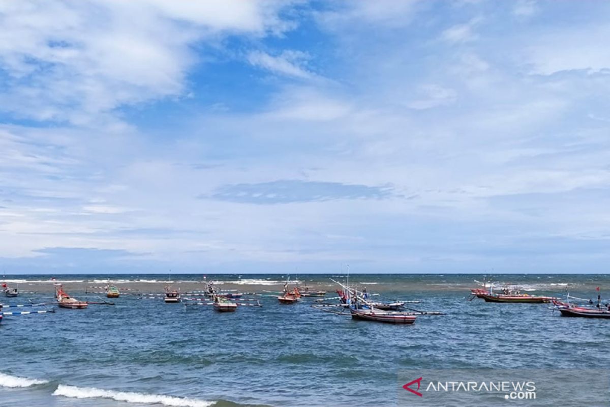 Cuaca buruk, nelayan Malabero Bengkulu nekat melaut