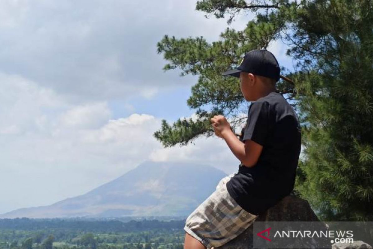 Puncak Gundaling objek wisata andalan Berastagi di Tanah Karo, Sumut