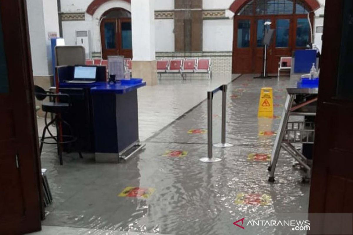 Mengatasi banjir bencana alam menahun via penerapan perizinan