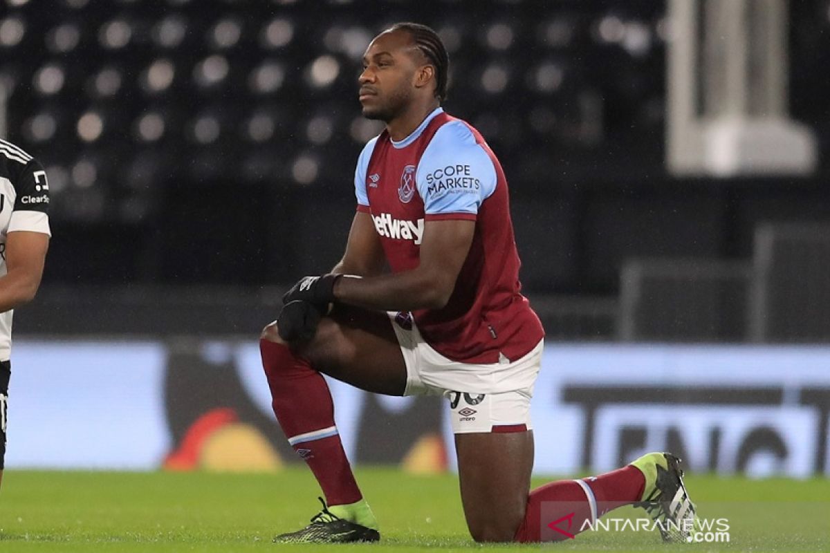 Penyerang West Ham, Michail Antonio dirayu untuk bela timnas Jamaika