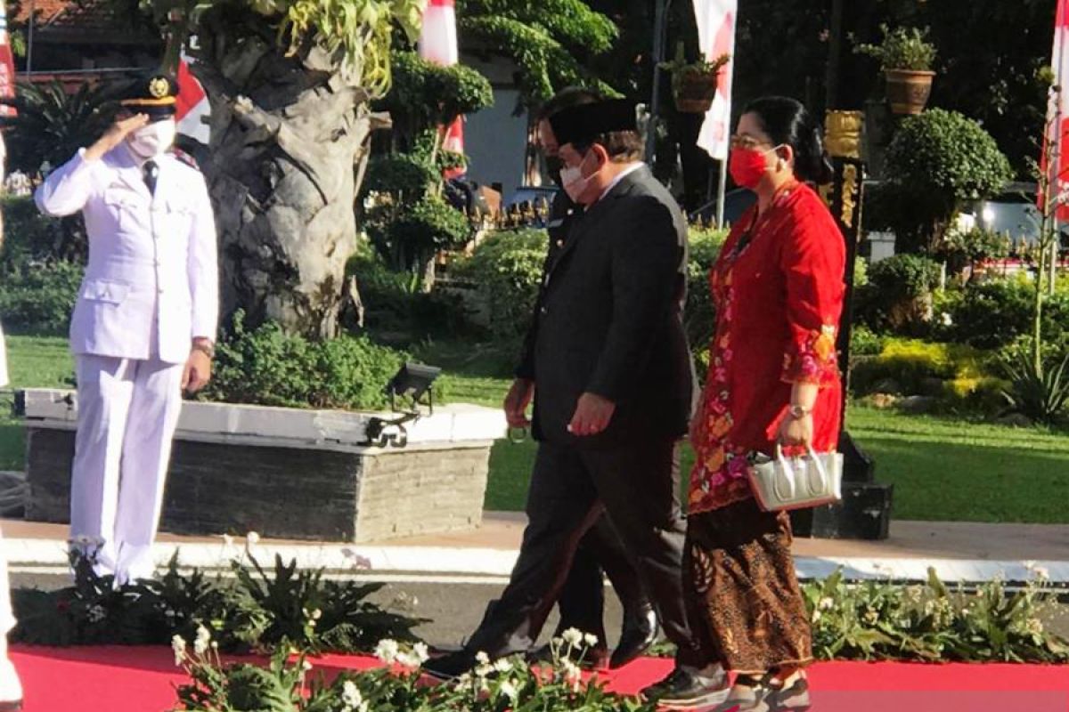 Seskab Pramono Anung hadiri pelantikan putranya terpilih Bupati Kediri