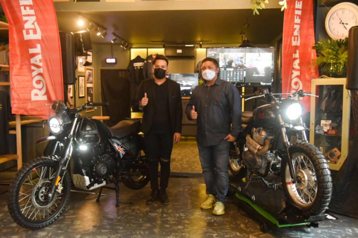 RE kolaborasi bersama Smoke Garage hasilkan kustom edisi Off/Grid