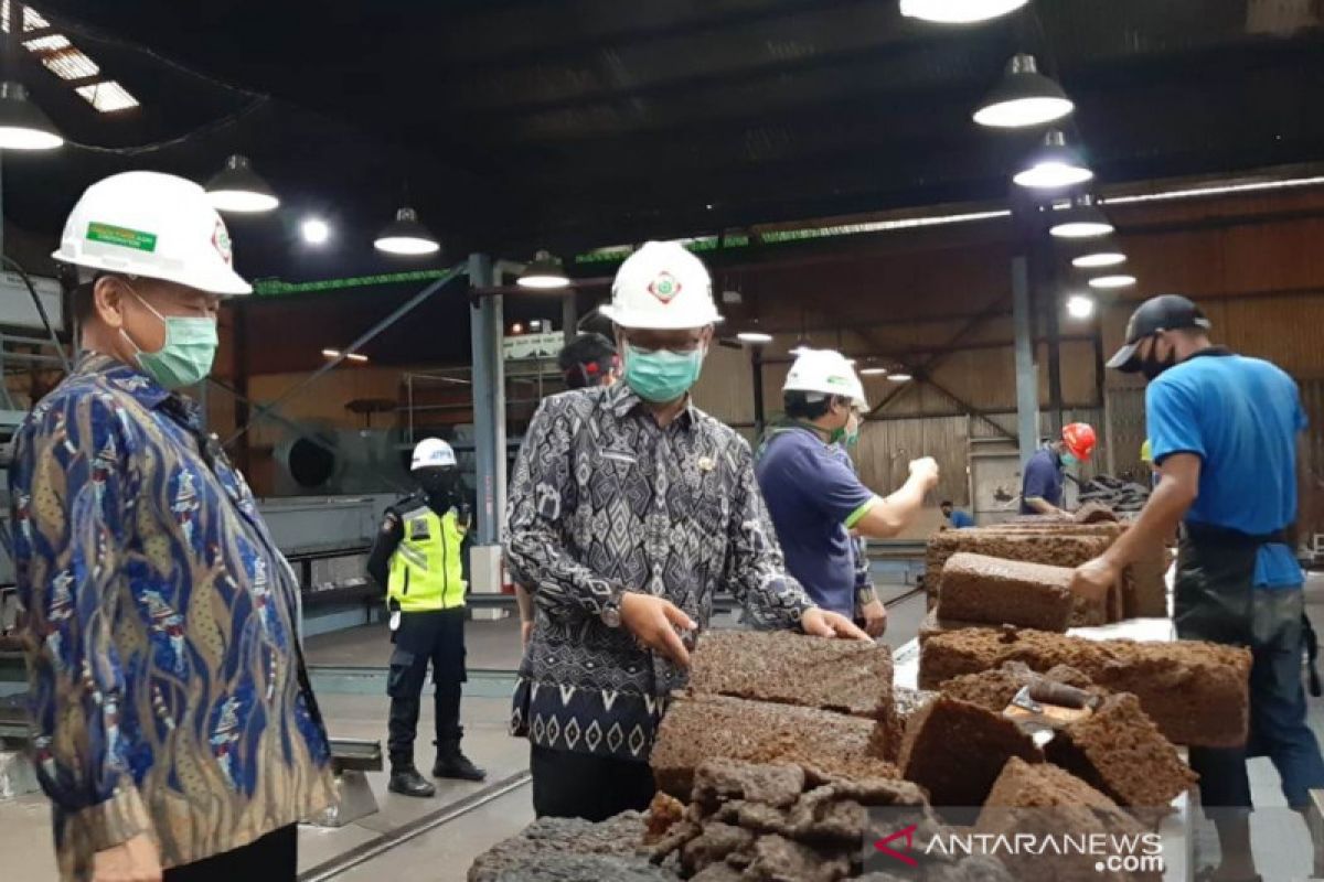 Terus naik, harga karet di Kalbar tembus Rp22.000 per kilogram