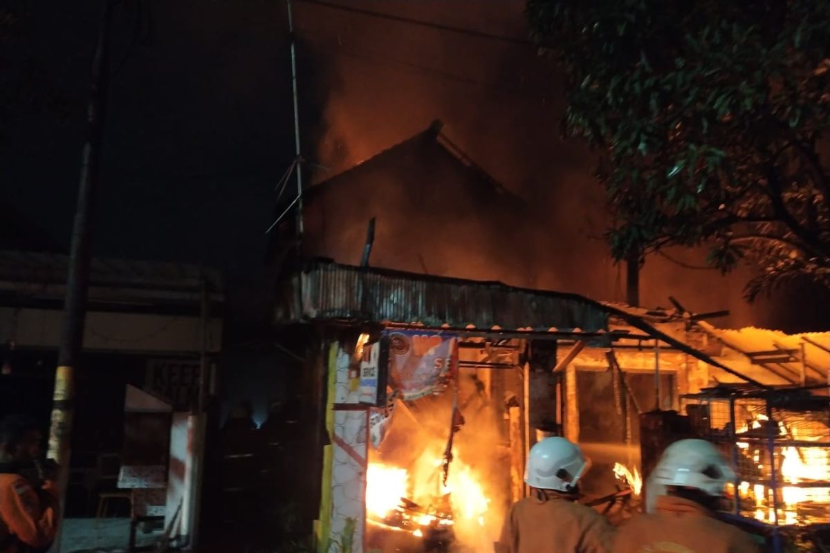 Ibu dan anaknya tewas saat kebakaran rumah di Surabaya