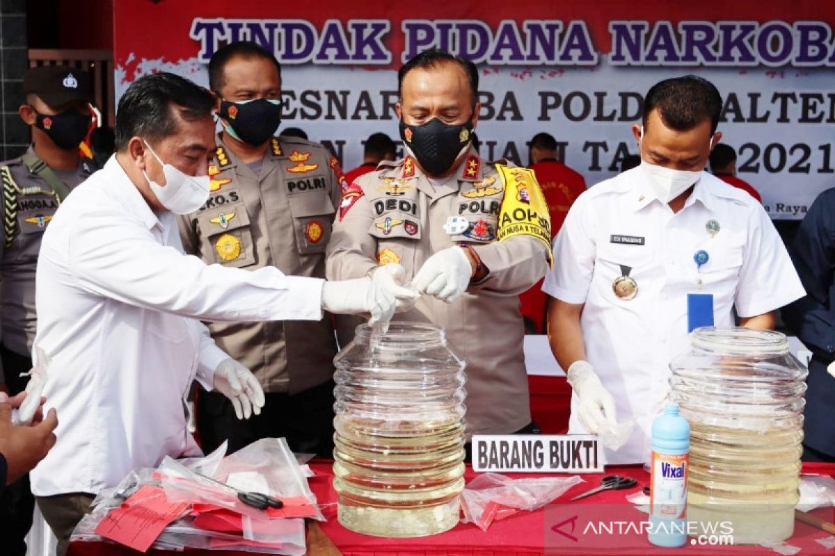 Polda Kalteng musnahkan 760 gram sabu-sabu milik 15 tersangka