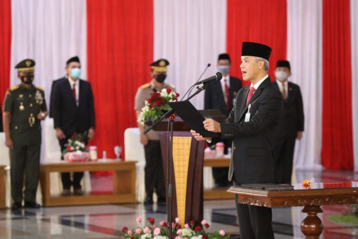 Ganjar sampaikan pesan Soekarno saat lantik 17 kepala daerah