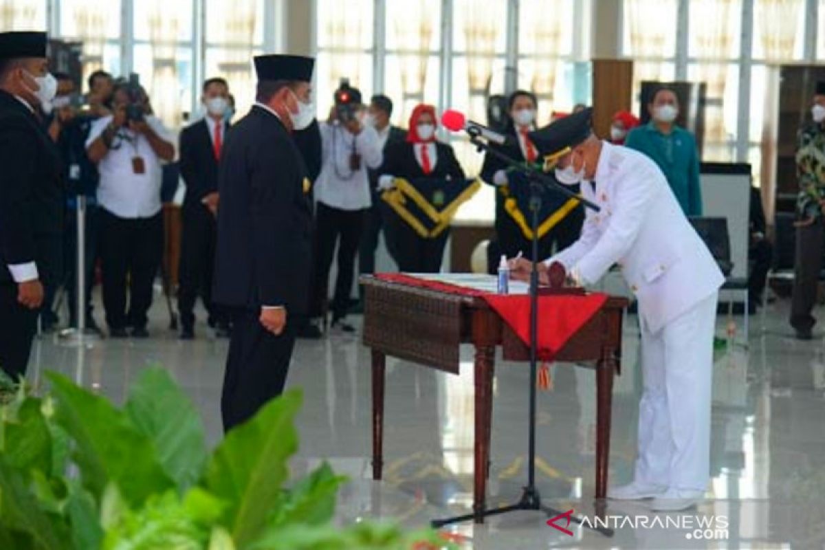 Gubsu lantik Bupati dan wakil Bupati Asahan terpilih Surya-Taufik