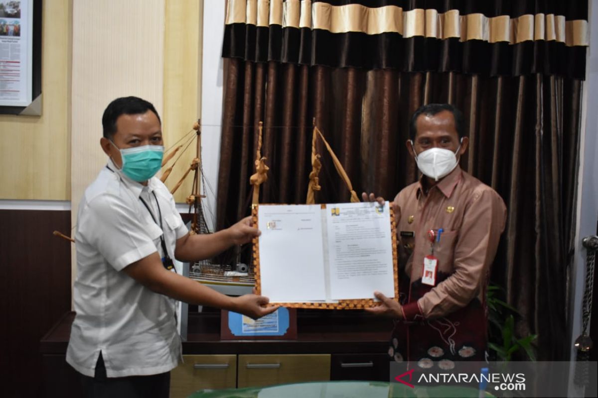 Tanah Laut receives a piping network grant from PUPR Ministry