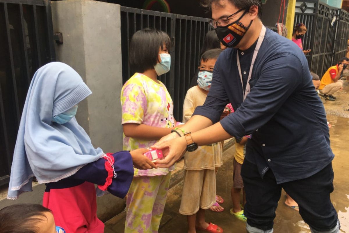 Perusahaan produk susu beri bantuan kepada korban banjir Bekasi