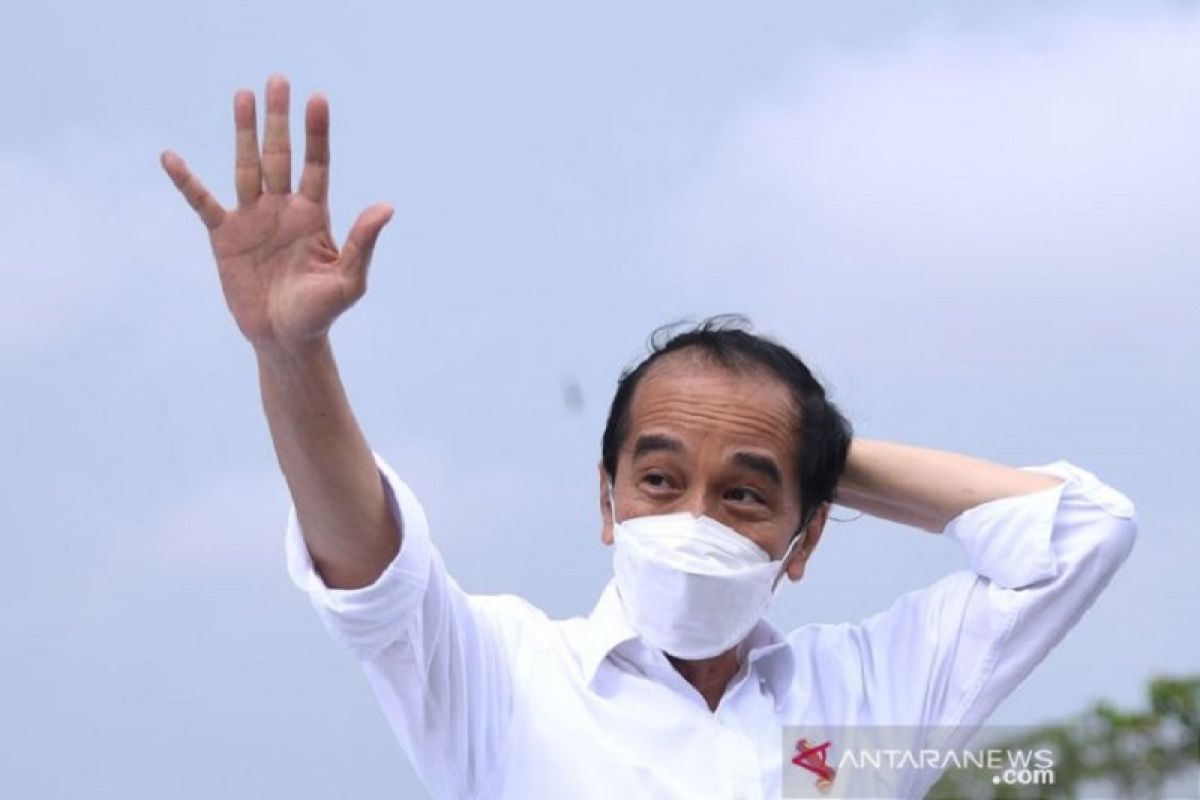 Presiden tinjau vaksinasi massal dan resmikan KRL di Yogyakarta