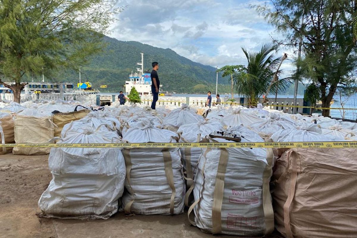 Polda Aceh amankan 150 ton material penambangan ilegal